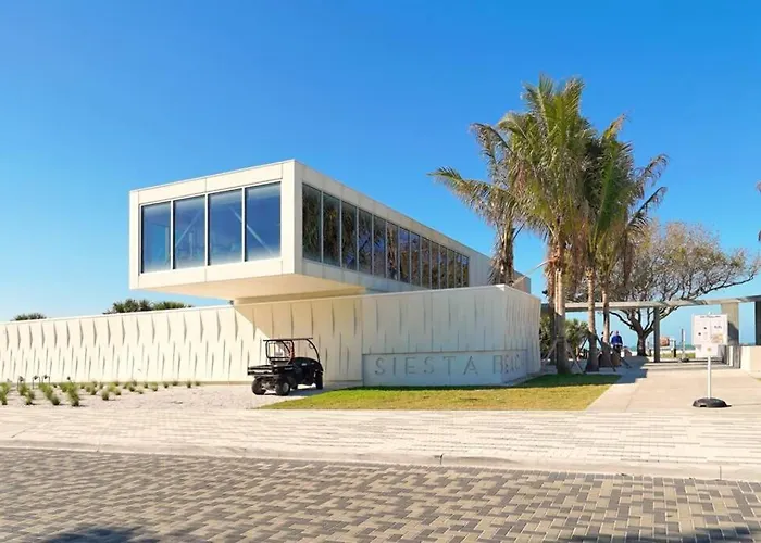 Siesta Key Village-Suite #2: A Block To The Beach!