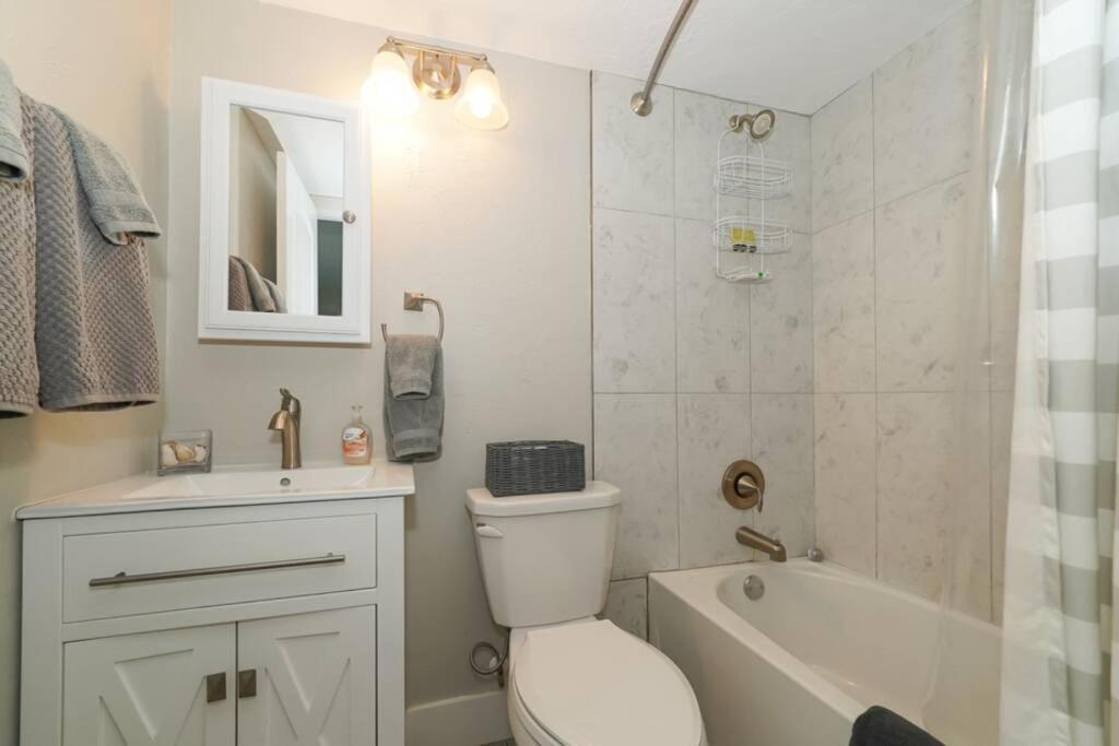 Apartment Siesta Key Village-suite #2: A Block To The Beach! *